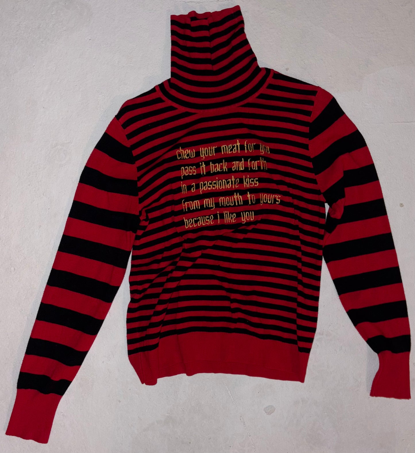 Chew your food back and forth turtle neck sweater M