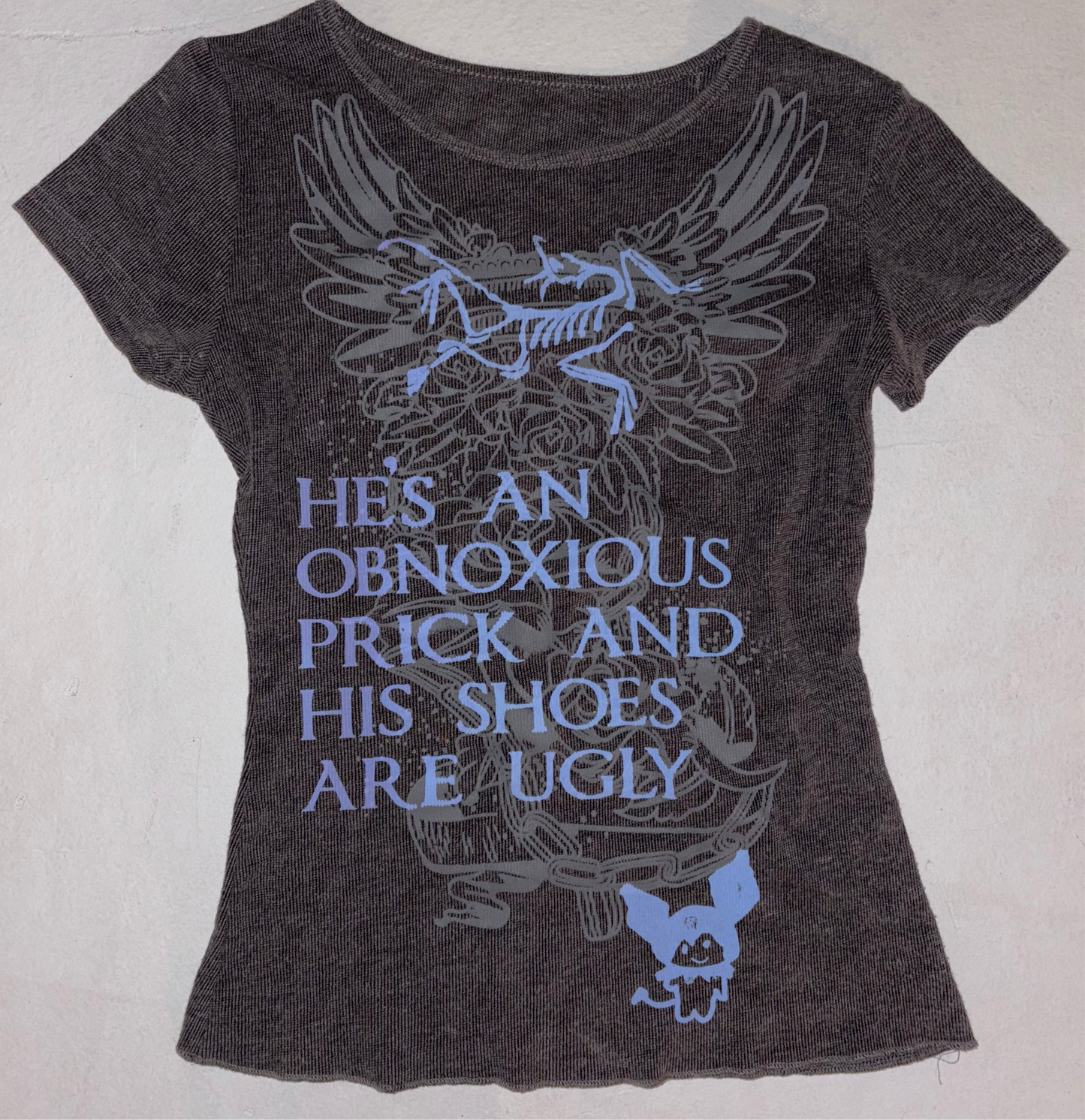 He’s an obnoxious prick baby tee S