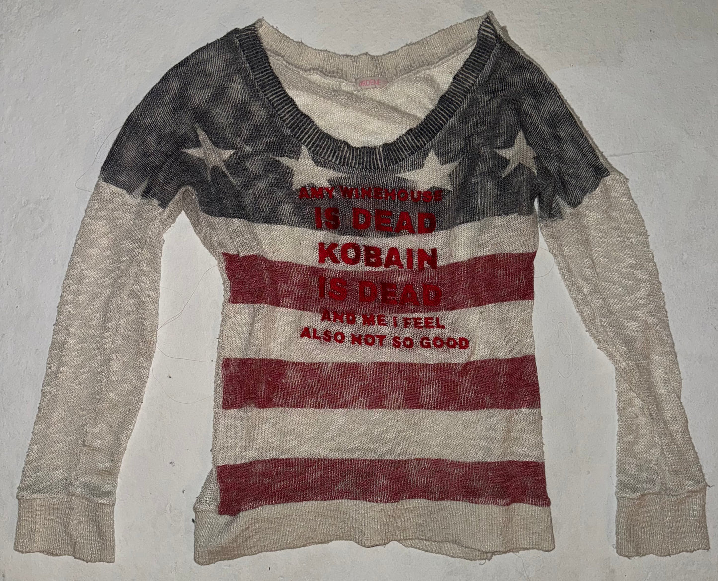 Amy winehouse is dead knit sweater S