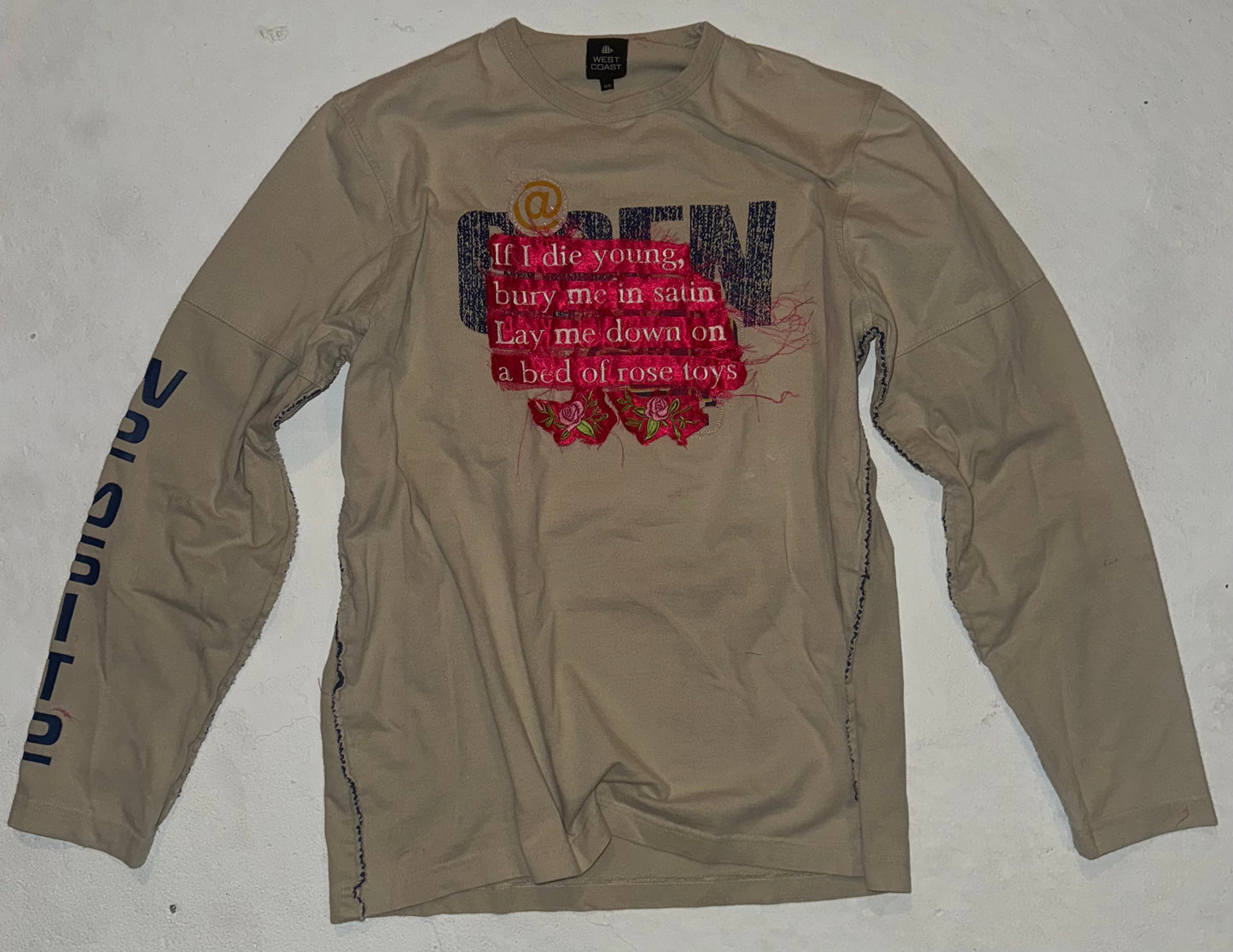 lay me down in a bed of rose toys long sleeve M
