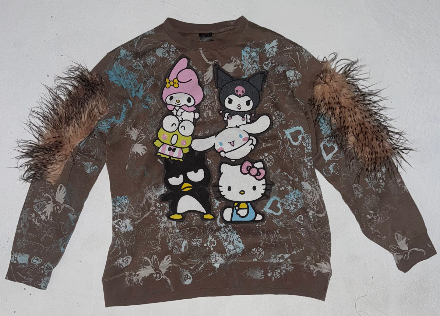 Emotown Sanrio crew fur patches sweatshirt L