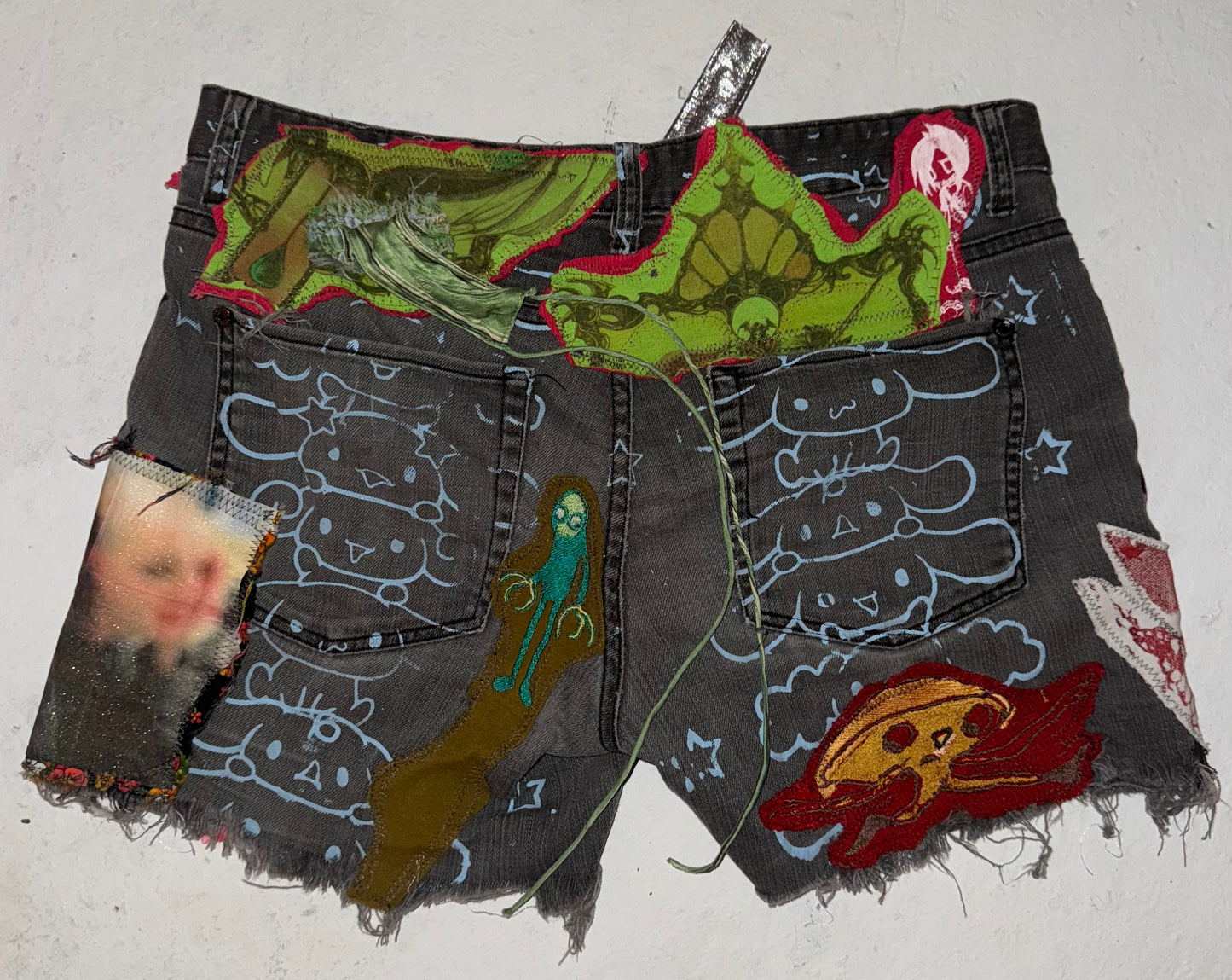 Patchwork cinnamavirus bald blurry britney denim shorts 34