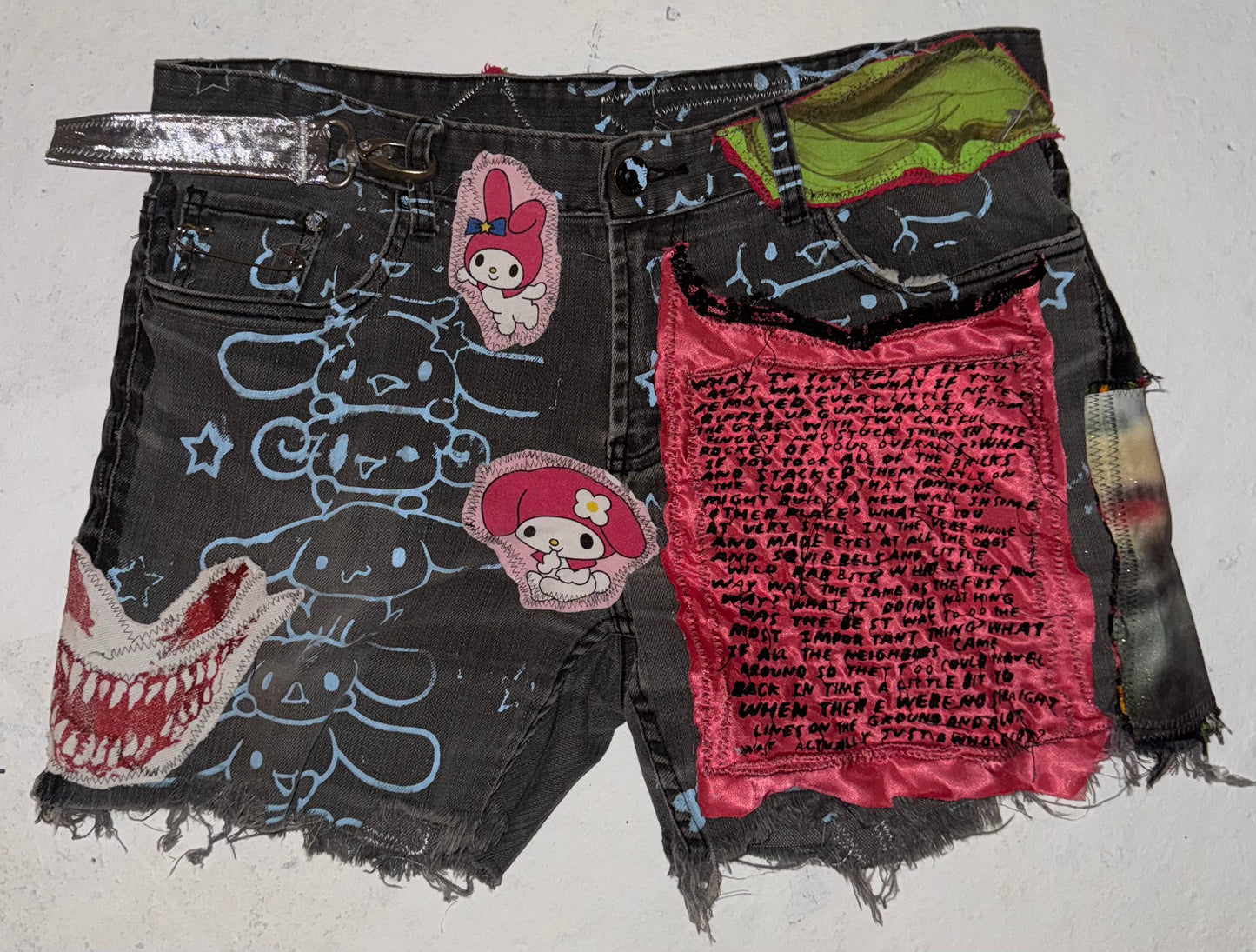 Patchwork cinnamavirus bald blurry britney denim shorts 34