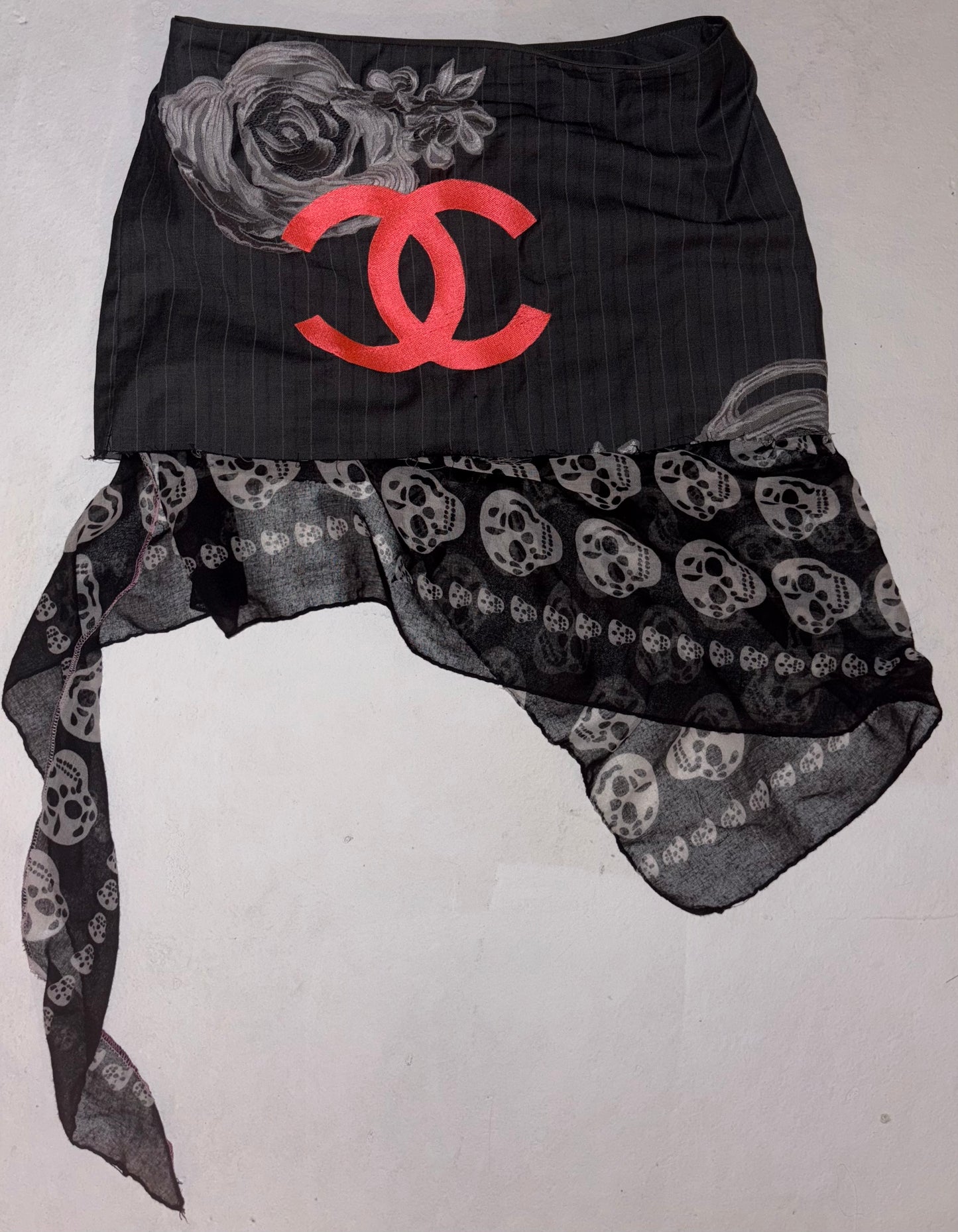 CC skulls trim mini skirt M