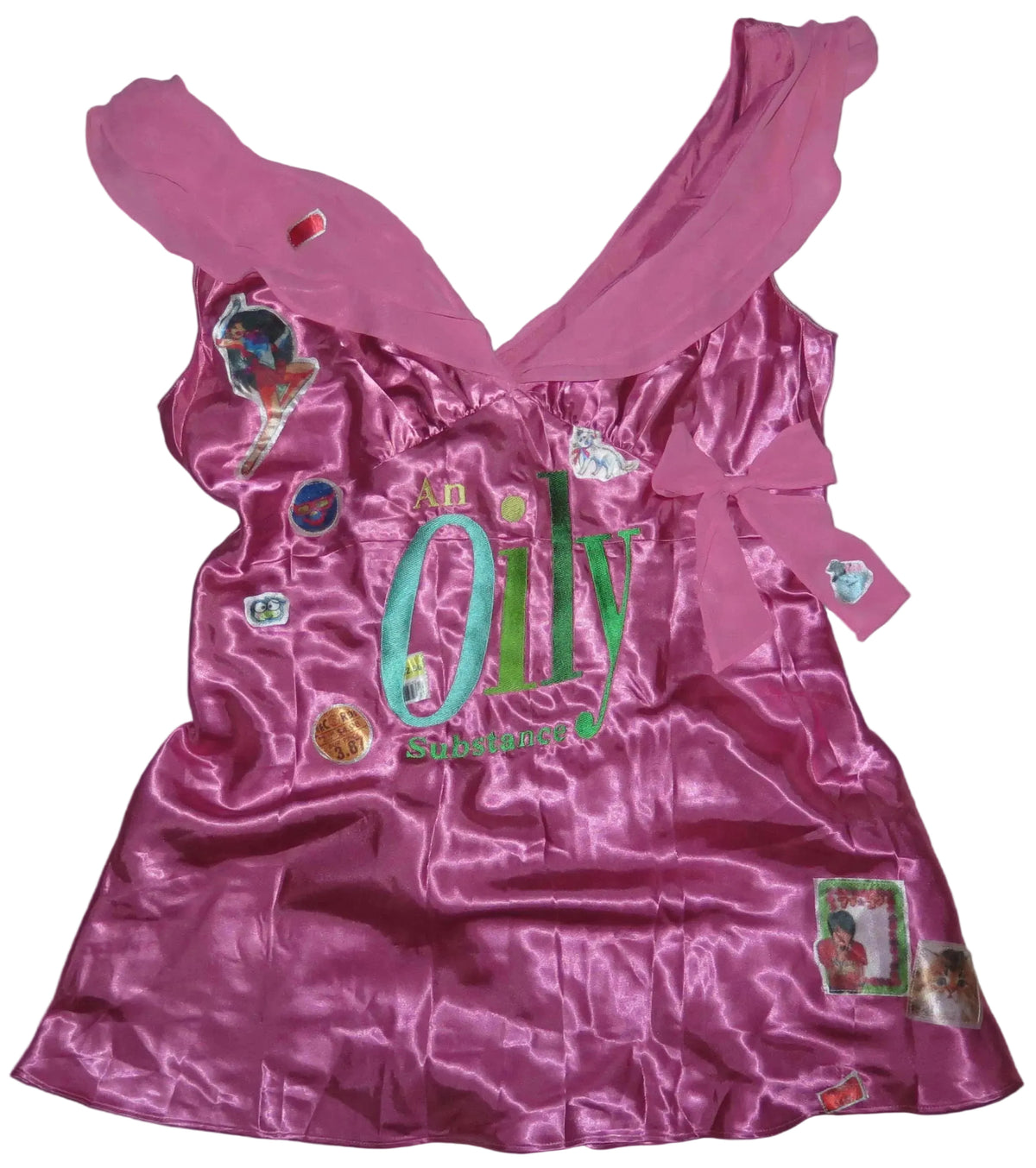 an oily substance sticker silky dress L